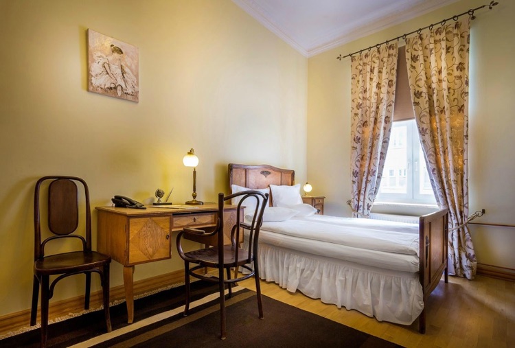 Queen Apartment - bedroom