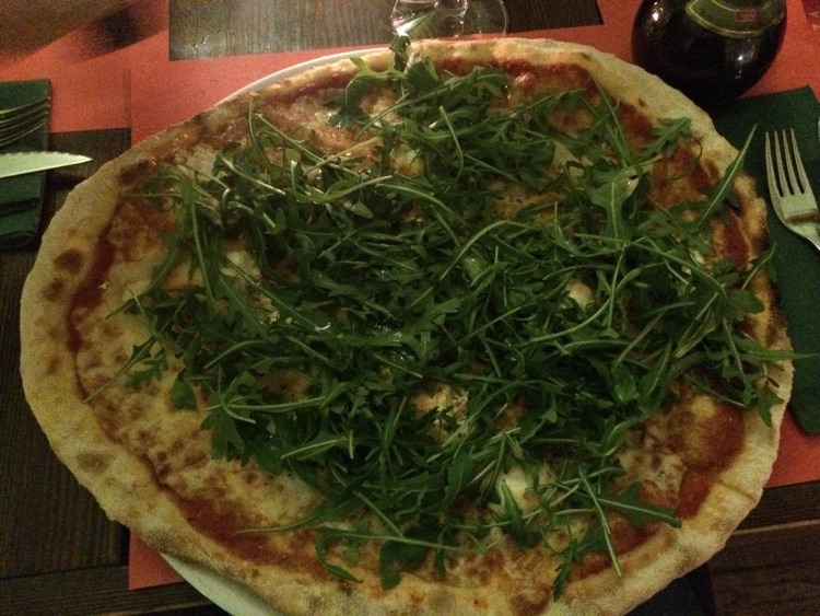 Etna pizza - with goat cheese, asparagus and rucola - awesome!