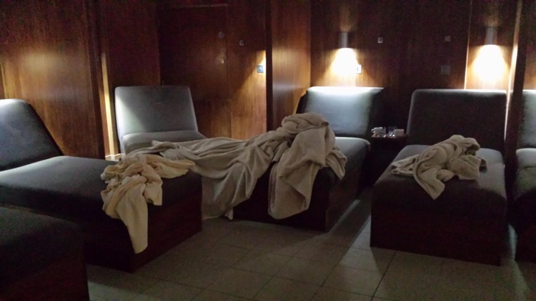 This is how the relaxation room looked for the whole 3 hours of our visit