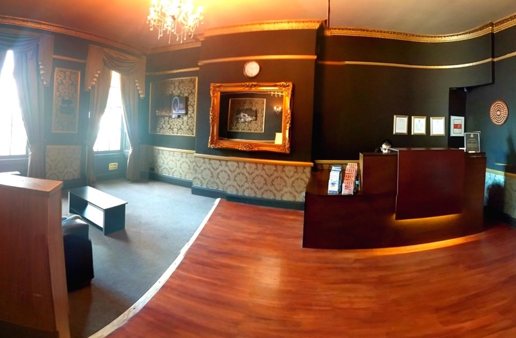 LOUNGE