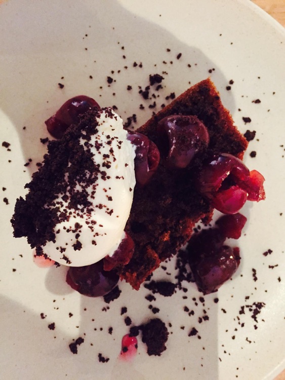 Spiced cake with amaretto cream