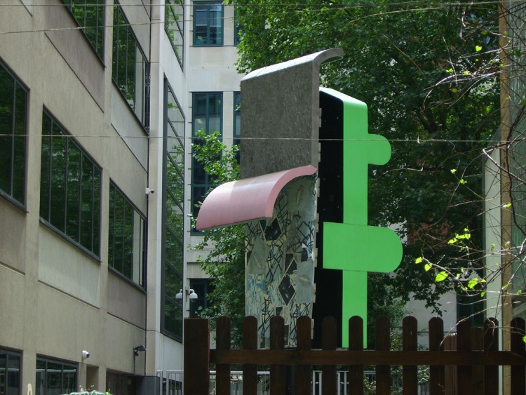 Audacious Shapes to the Sculpture, revolving in garden.