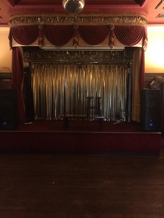 Lovely out of the way pub wth an amazing stage!