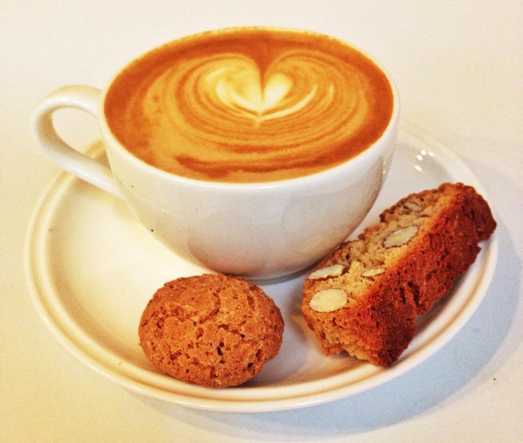 Cappuccio and cookies