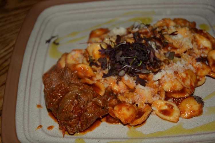 Orecchiette e brasciola (beef roll ragu')