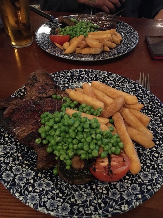 Had 14oz Angus steak with chips & salsa food was great apart from the steak didn't think much of