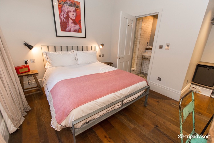 The Small Room at the Artist Residence London