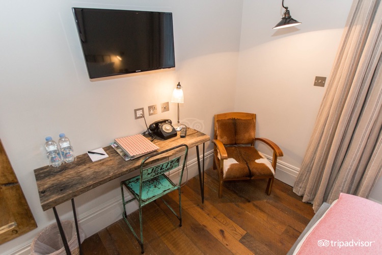 The Small Room at the Artist Residence London