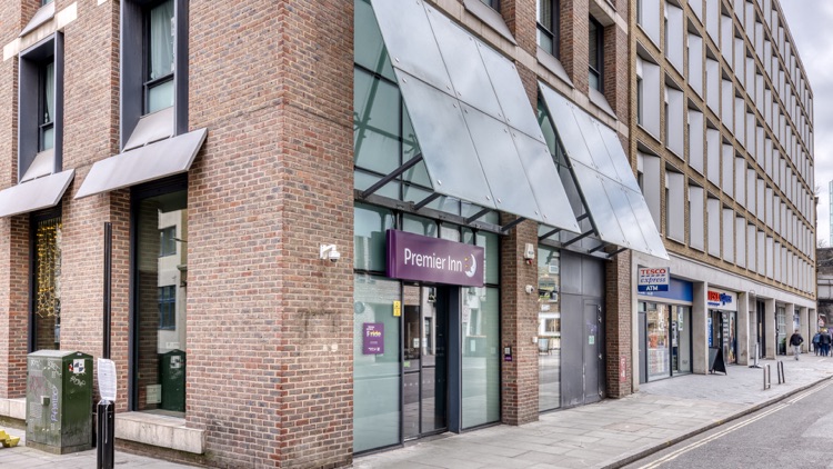 Premier Inn London Southwark (Tate Modern) hotel exterior