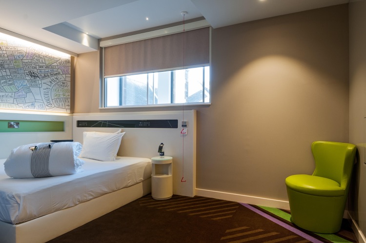 Hub by Premier Inn accessible room
