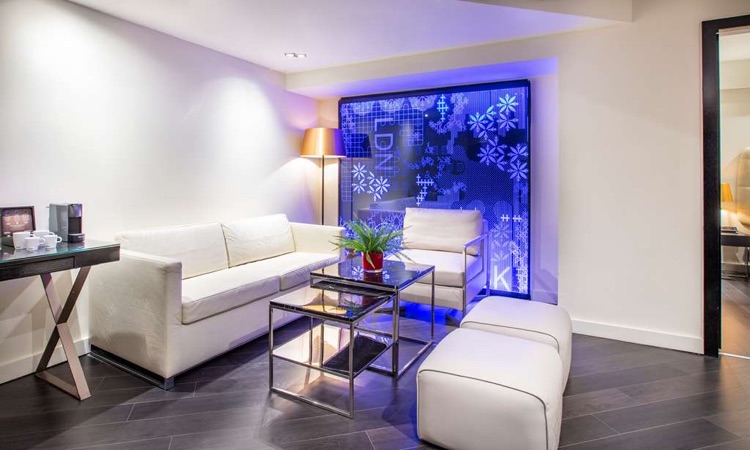 One Bedroom Suite lounge