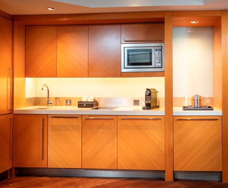 One Bedroom Suite River View kitchenette