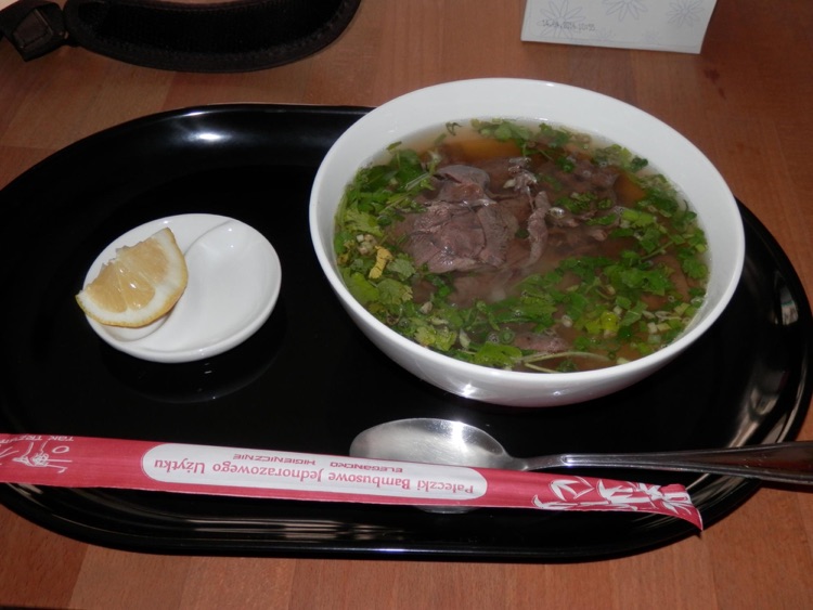 チェーの店なので期待して無かったのですが予想に反して凄く美味しかったです。綺麗なお盆にのせてて出来ました。