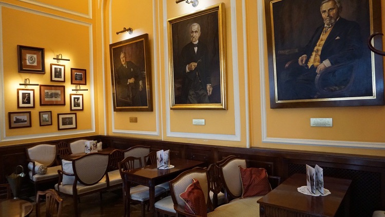 Portrety trzech historycznych właścicieli firmy E.Wedel: Jan, Karol oraz Emil Wedel