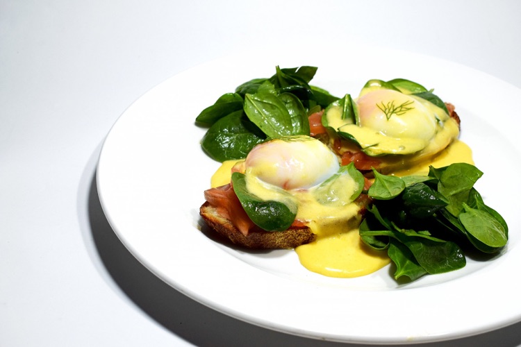 BRUNCH: Eggs Royale