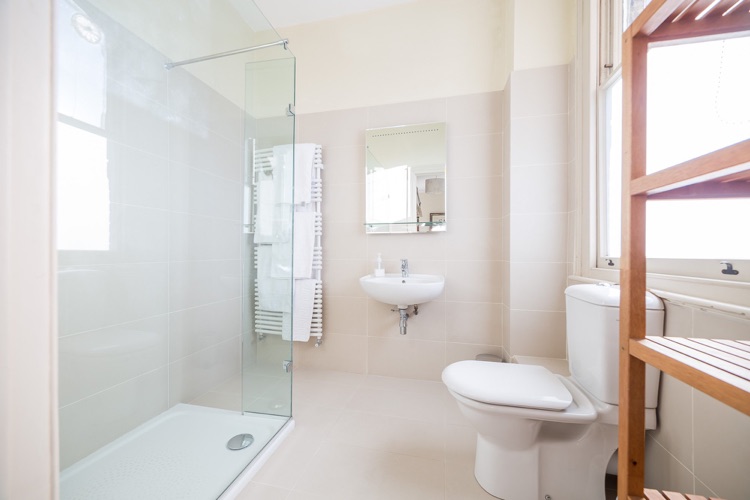 Suite 2 Showerroom