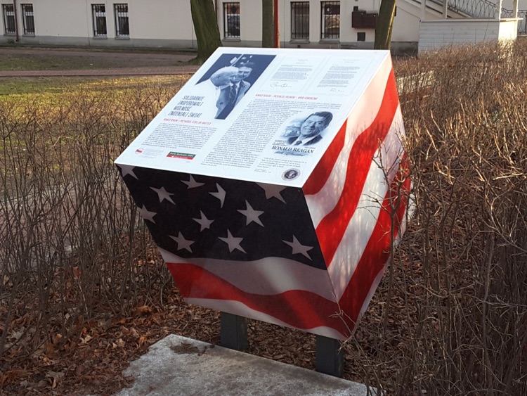 A photo of Monument Ronald Reagan
