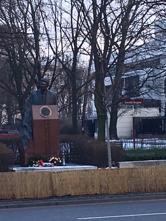 A photo of Monument Ronald Reagan