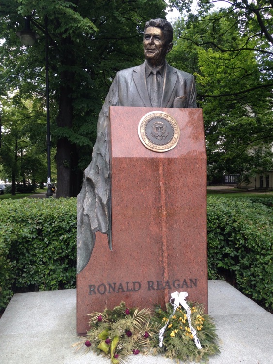 Ronald Reagan statue