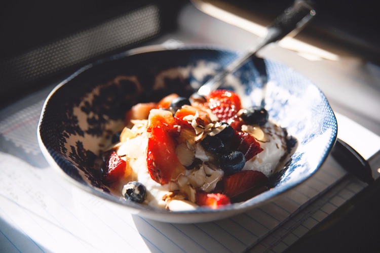 Greek Yoghurt, Granola & Fresh Berries