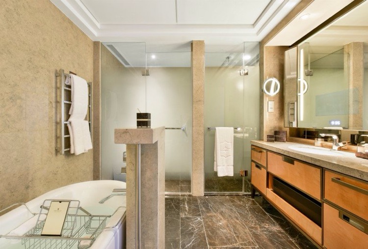 Superior Shard Room Bathroom