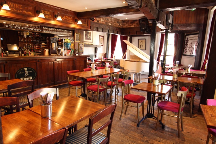 Piano Bar - Available for à la carte, bar snacks, just drinks & live background music.