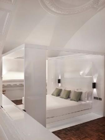 Bedroom area of De Montfort Suite