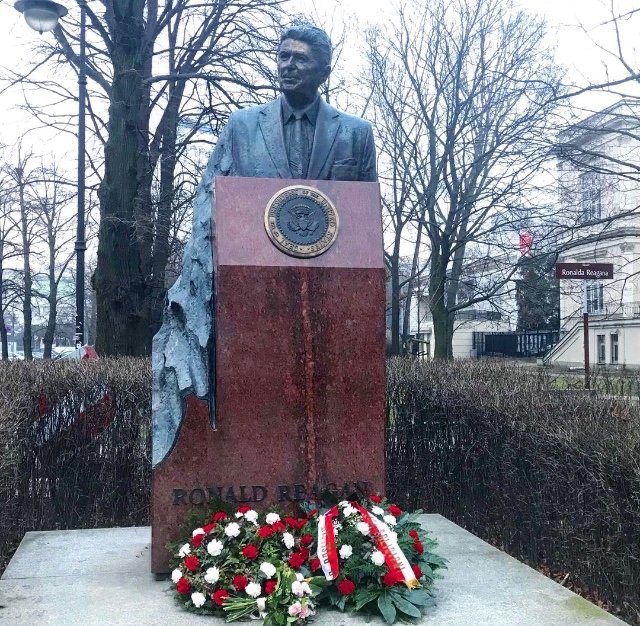 A photo of Monument Ronald Reagan