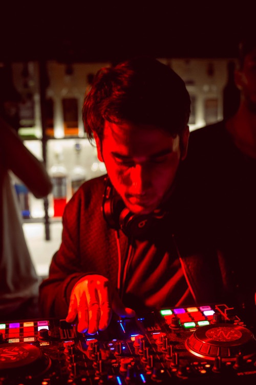 DJ BAR