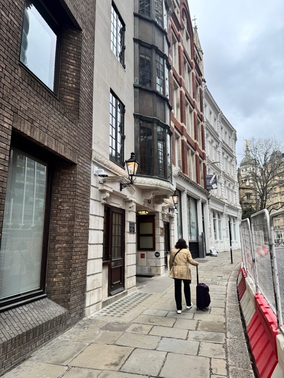 A photo of hub London Farringdon - Old Bailey