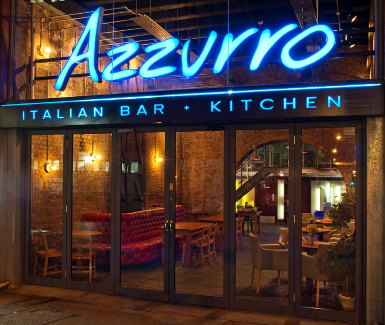 Une photo de Azzurro
