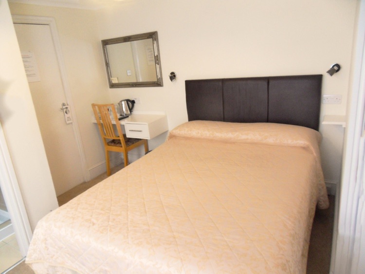 Room 8 double ensuite room