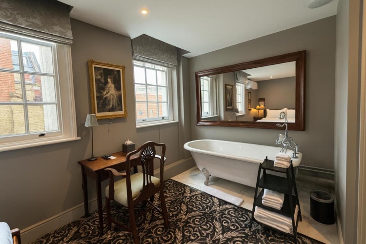 A photo of No. 30 Knightsbridge