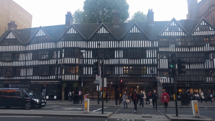Facciata su High Holborn