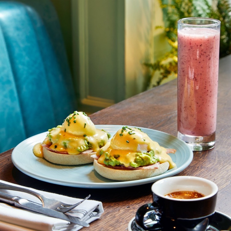 Eggs benedict at Rake's