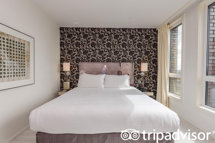 The Deluxe Double Room at the H10 London Waterloo