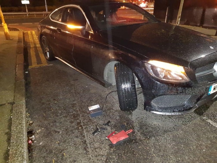 Puncture repair on a Mercedes C class