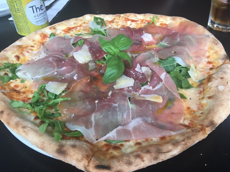 Una foto de Terroni