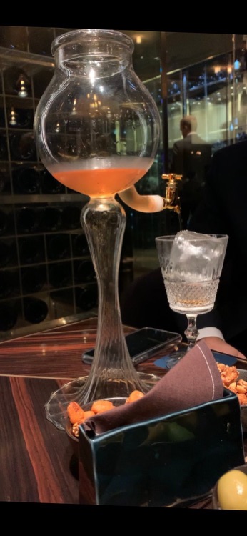Una foto de Mandarin Bar