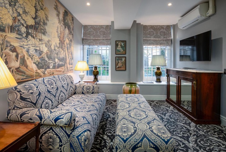 A photo of No. 30 Knightsbridge