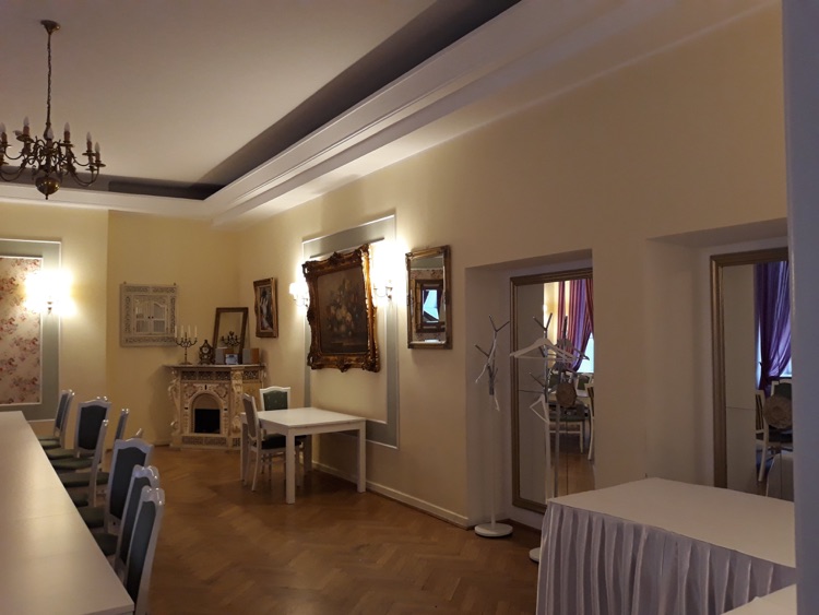 Sala Różana - prawa strona