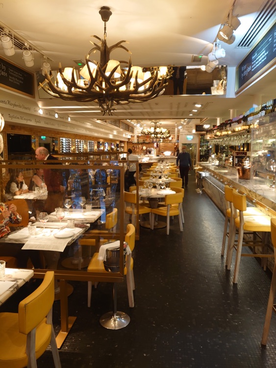 Restaurant -long and narrow