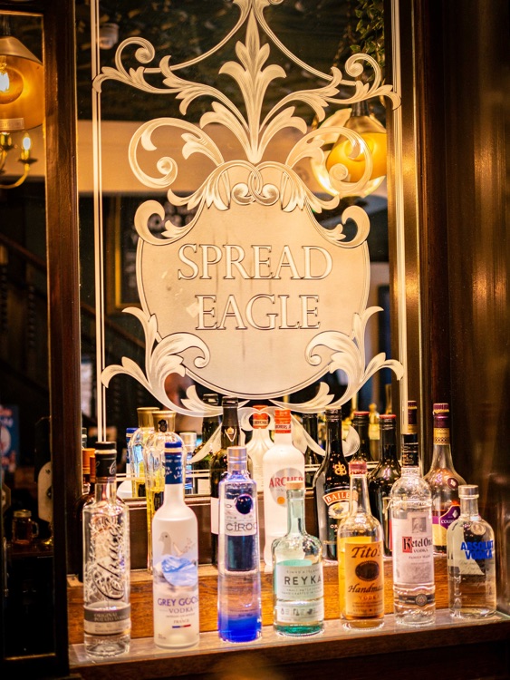 Una foto de Spread Eagle