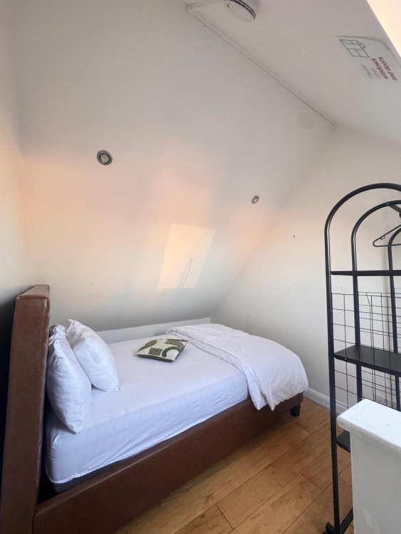 A photo of 33 Bywater