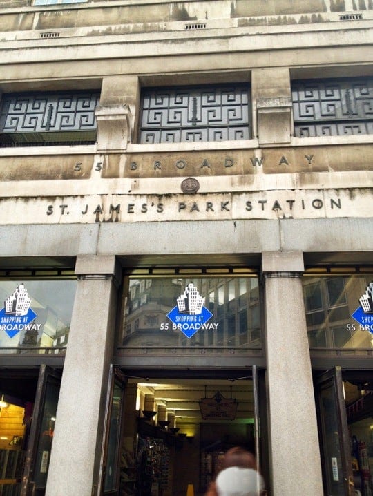 Une photo de Saint James's Park Station