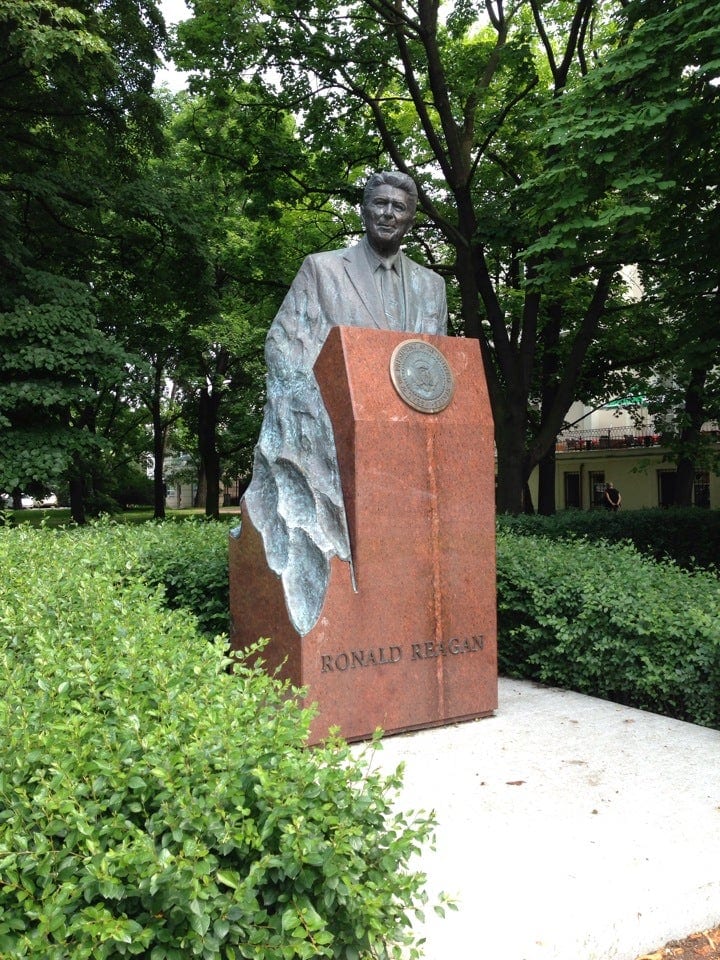 A photo of Monument Ronald Reagan