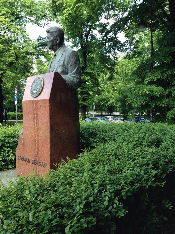 A photo of Monument Ronald Reagan