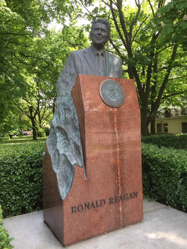 A photo of Monument Ronald Reagan