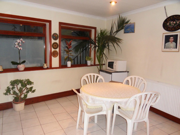 Guest's Lounge