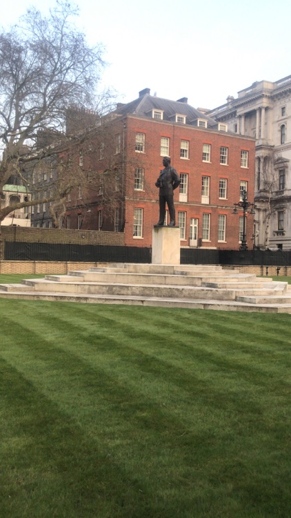 Statue of the Earl Mountbatten